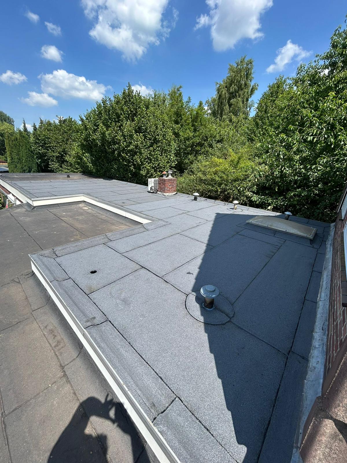 Groot plat dak met lichtkoepel